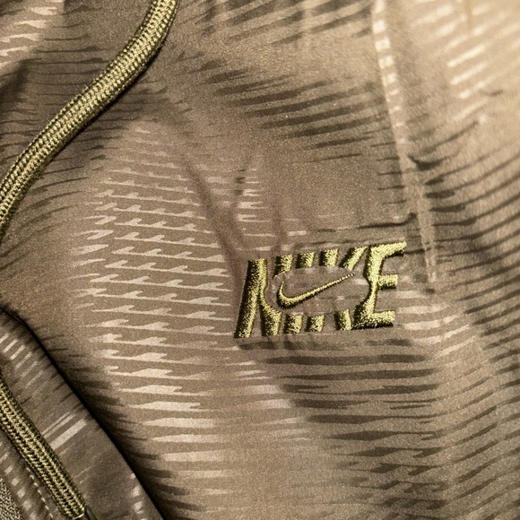 NWT Nike Icon Clash Quarter Zip Hoodie - Picture 5 of 12